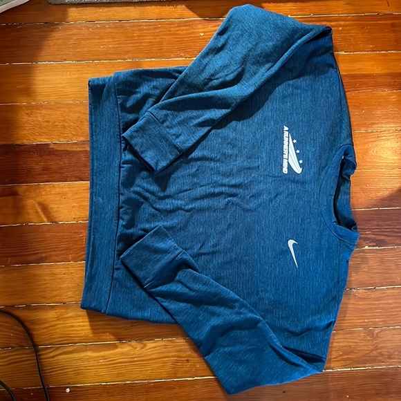 Nike sweatshirt - Picture 1 of 4
